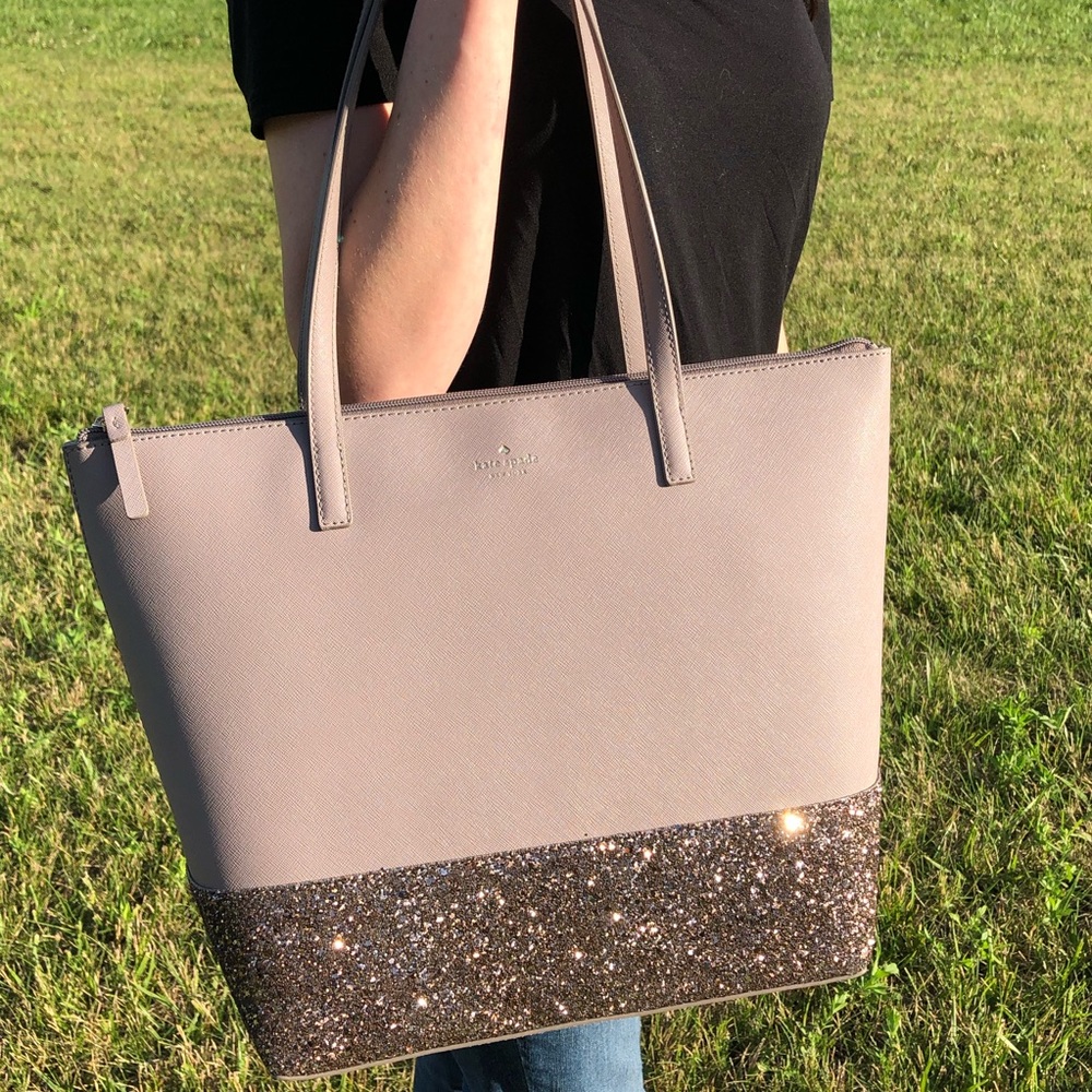✨HP✨ Kate Spade Penny Greta Court Cityscape Tote - Picture 2 of 16